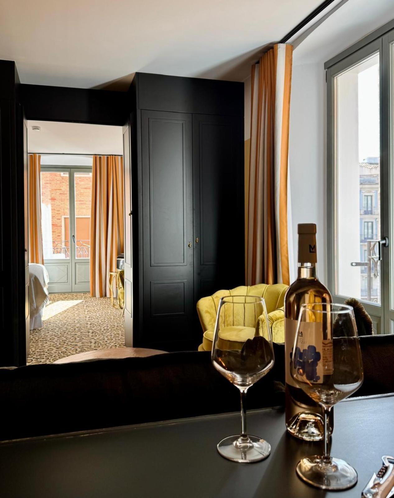 Hotel Divino & Apartments Figueres  Exterior photo